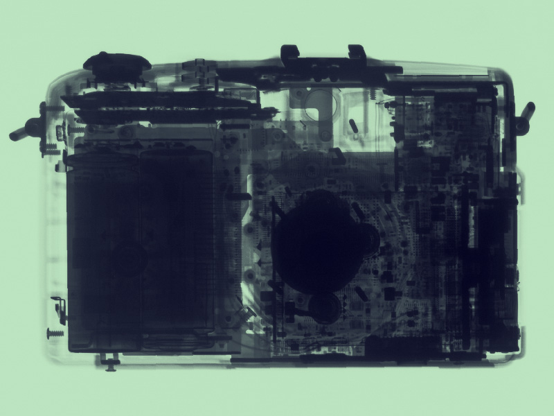 X-ray picture of Canon PowerShot G2 digital camera